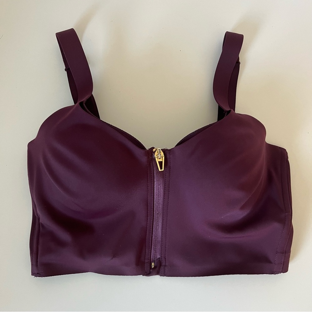 Victoria’s Secret Knockout Front-Close Sports Bra size 32D